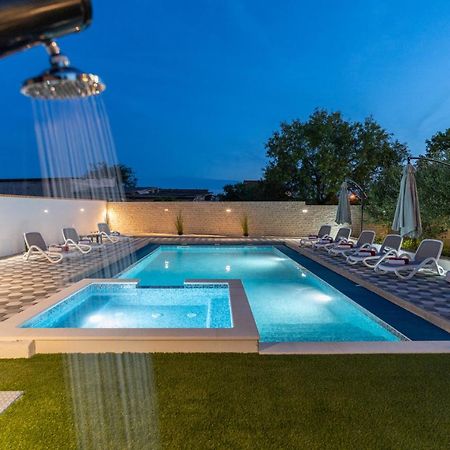 Apartman Strmota S Bazenom Свети-Филип-и-Яков Экстерьер фото