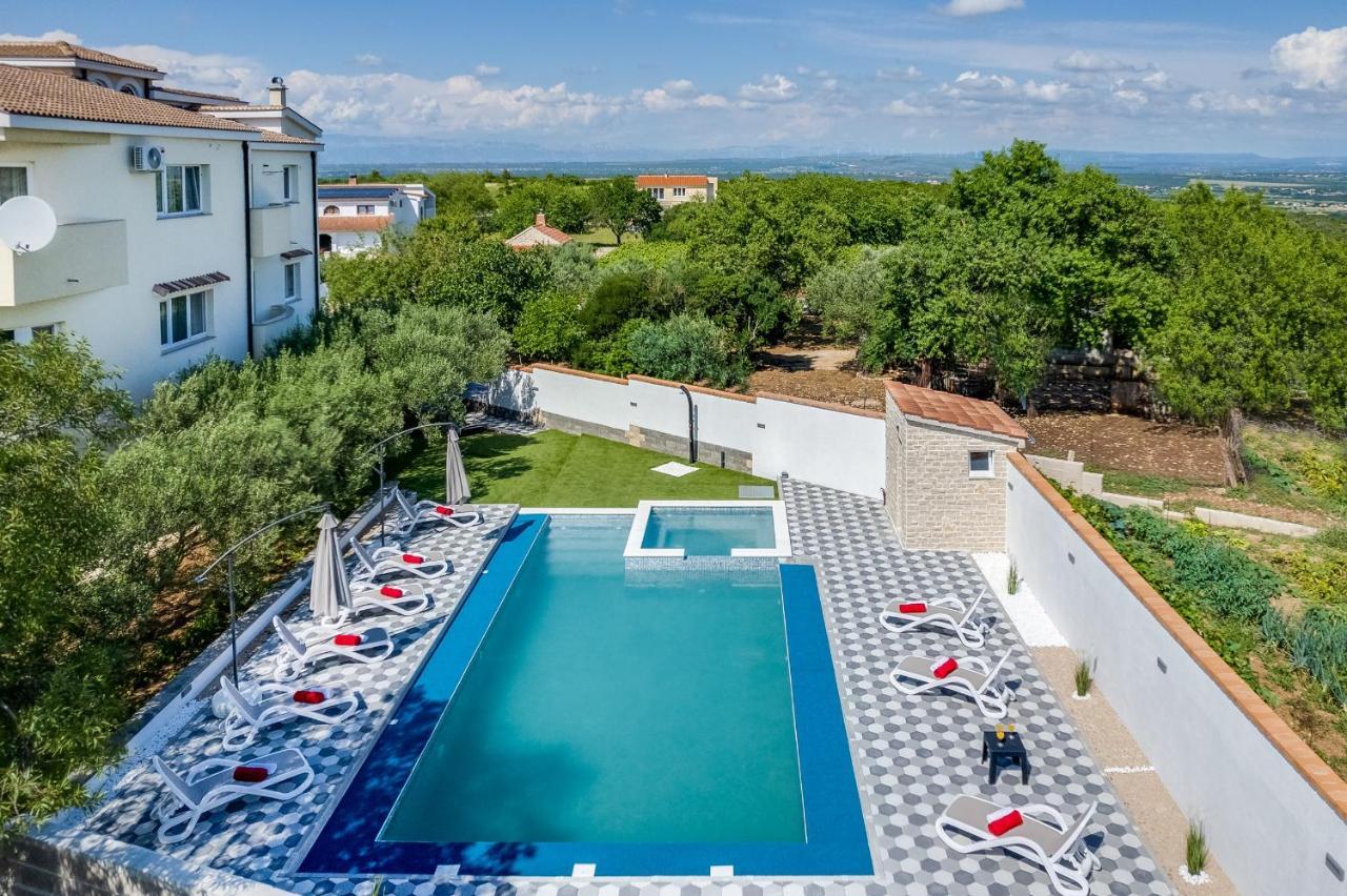Apartman Strmota S Bazenom Свети-Филип-и-Яков Экстерьер фото