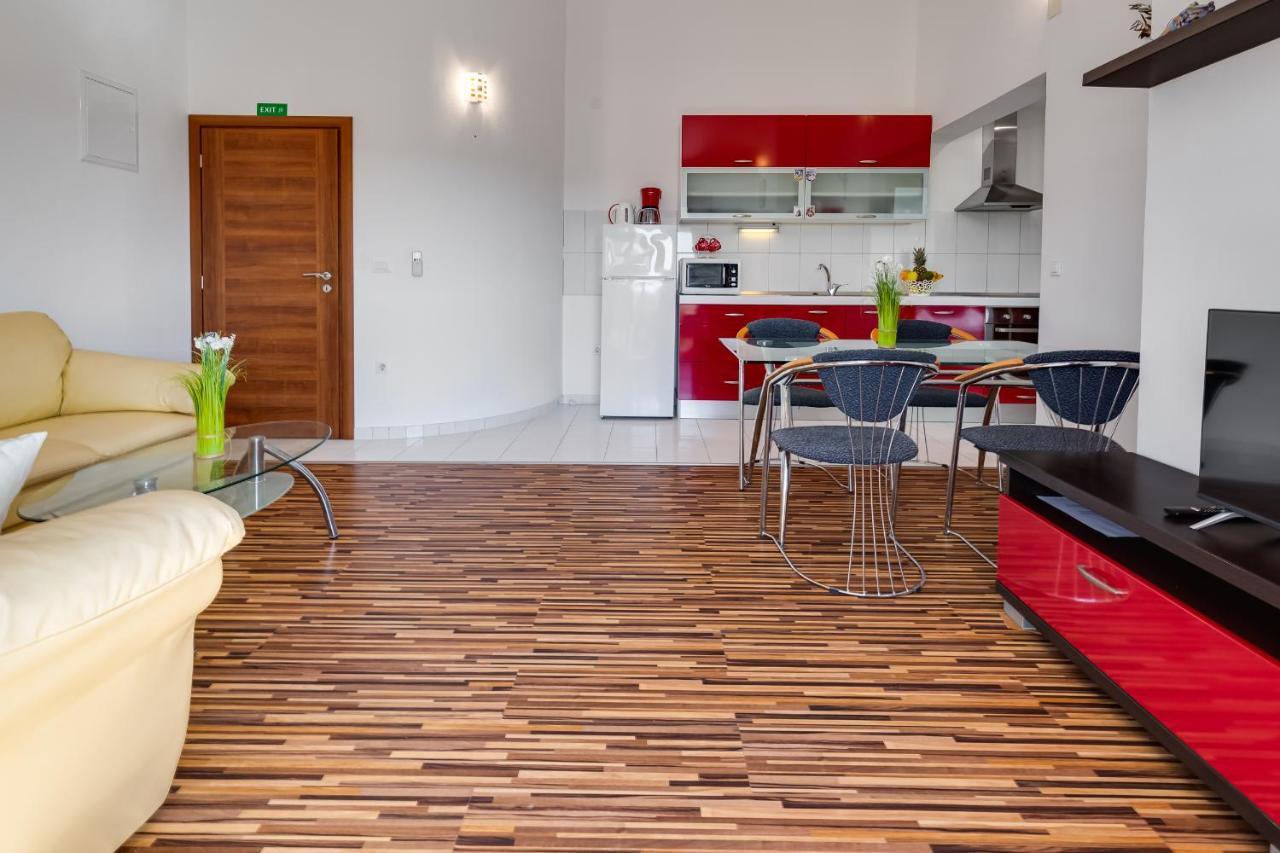 Apartman Strmota S Bazenom Свети-Филип-и-Яков Экстерьер фото