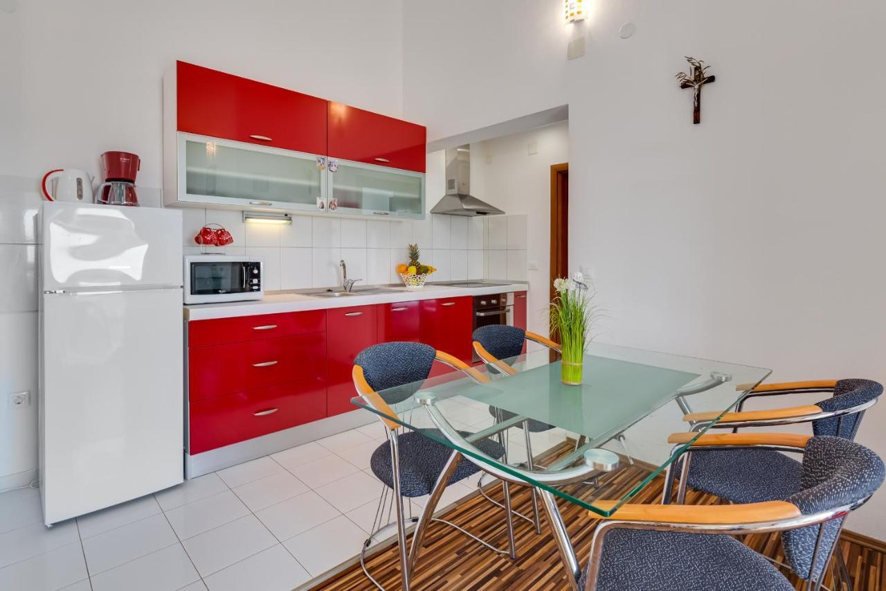 Apartman Strmota S Bazenom Свети-Филип-и-Яков Экстерьер фото