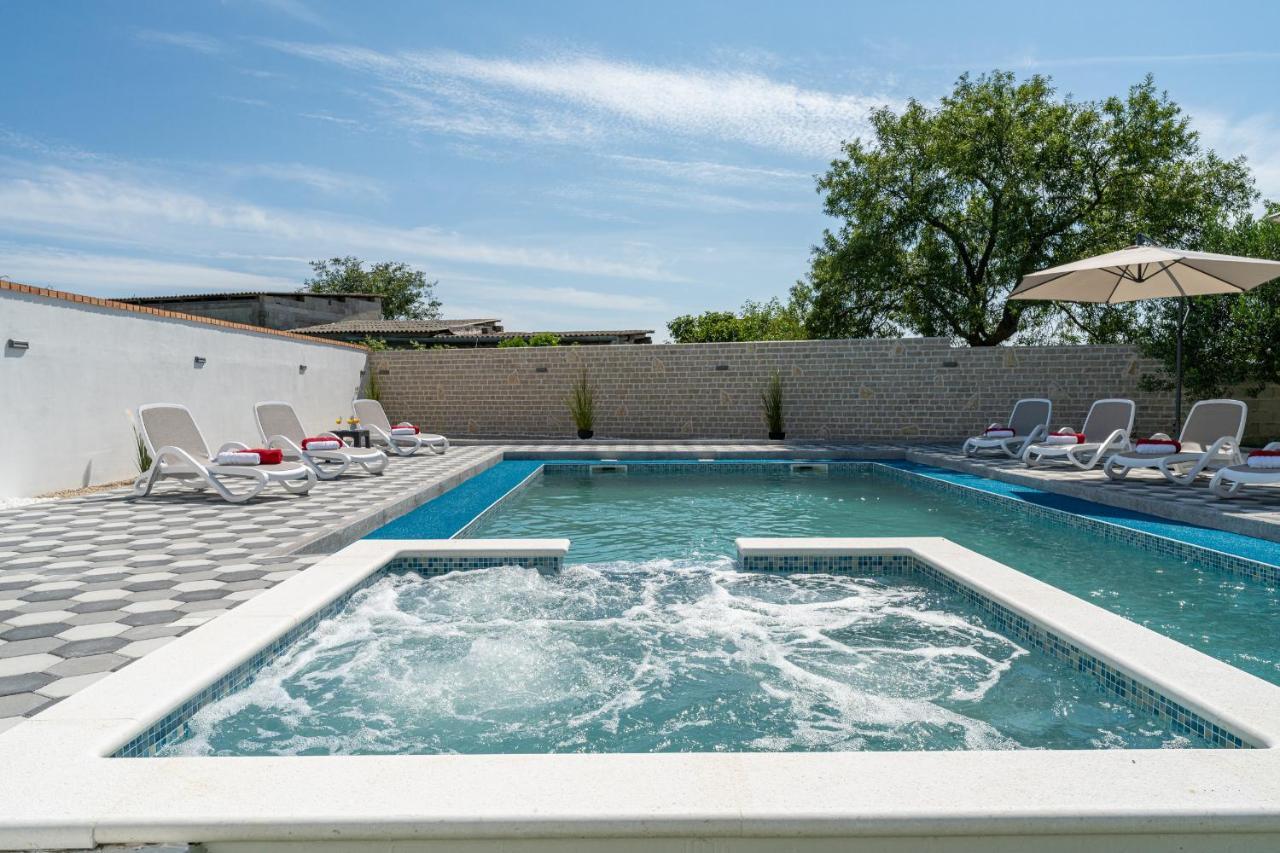 Apartman Strmota S Bazenom Свети-Филип-и-Яков Экстерьер фото