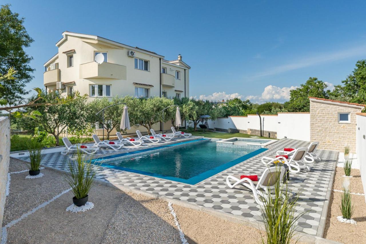 Apartman Strmota S Bazenom Свети-Филип-и-Яков Экстерьер фото